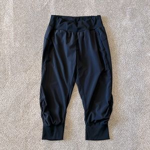 Zella Cropped Joggers ~ S ~ Black